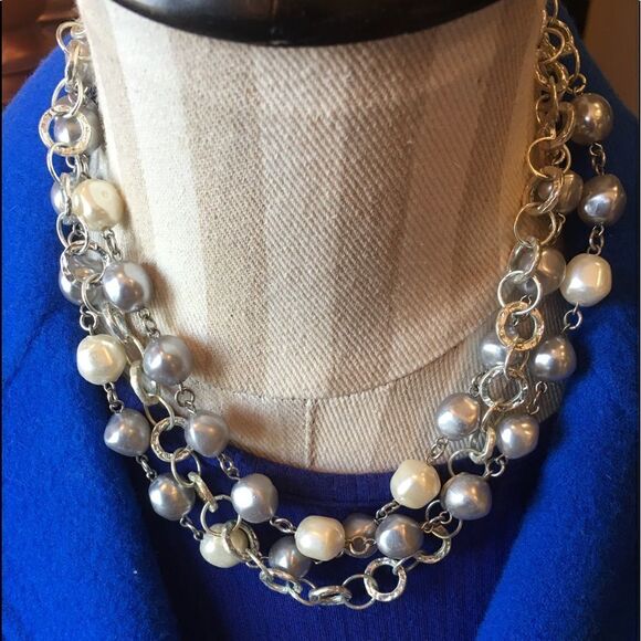 Jewelry - TRIPLE STRAND Blue Gray White & Silver Necklace!